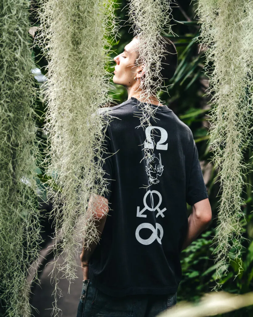 SAINT Mxxxxxx CANDLE SS TEE/BLK Slogan candle distressed TEE Little angel short sleeves on the back Washed in black S-XL Same as the original version Cylindrical side seam OE yarn fabric Garment dyeing Fade in heavy washes Fade with horse plaster on the bust Correct version matching Original version accessories Original level printing restoration